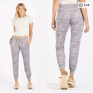 Vuori Performance Joggers Long Heather Gray Camo Size Small